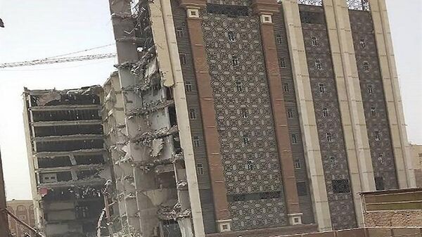 وزیر کشور ایران برای بررسی حادثه ریزش ساختمان متروپل به آبادان سفر می کند - اسپوتنیک ایران  