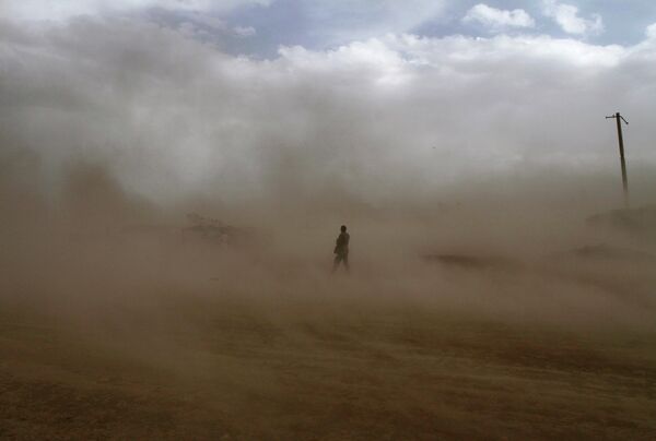 طوفان شن، شهرهای مختلف جهان را  به کام خود می کشاند. منظره حمله طوفان شن به کابل افغانستان. - اسپوتنیک ایران  