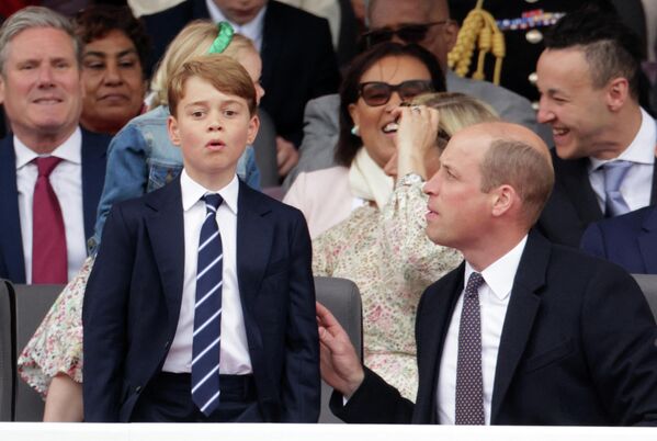 شاهزاده جورج کمبریج و پدرش شاهزاده ویلیام بریتانیا، دوک کمبریج در مراسم پلاتینیوم در لندن شرکت کردند. - اسپوتنیک ایران  