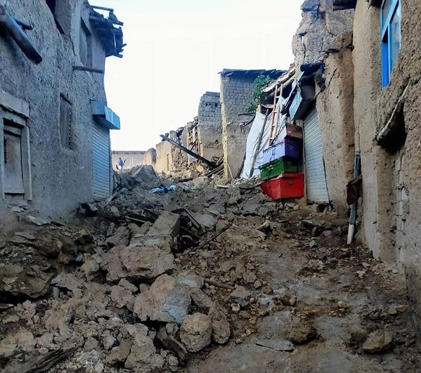 این عکس که در ۲۲ ژوئن ۲۰۲۲ توسط @Alham۲۴۹۹۲۱۵۷ / ESN، خبرگزاری باختر گرفته شده است، ساختمان های آسیب دیده پس از زلزله در ولسوالی گایان، استان پکتیکا را نشان می دهد. - اسپوتنیک ایران  