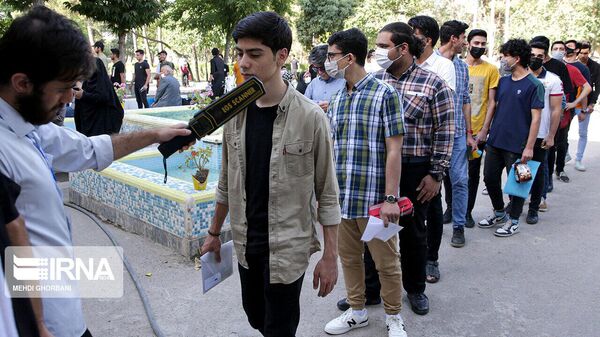 تعدادی از فروشندگان سوالات جعلی و غیرواقعی کنکور در ایران دستگیر شدند - اسپوتنیک ایران  