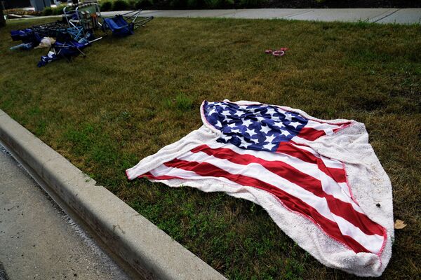 یک تیرانداز دوشنبه در حین رژه به مناسبت روز استقلال ایالات متحده در بین مردم تیراندازی کرد. مقامات گفتند که در ایالت ایلینوی، حداقل شش نفر کشته شدند - اسپوتنیک ایران  