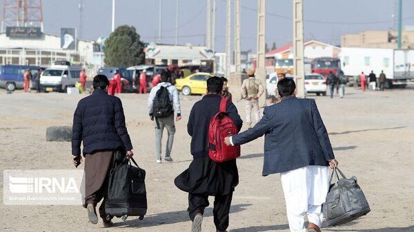 بازگشت مهاجران افغانستانی از خراسان رضوی به میهن خود افزایش یافته است - اسپوتنیک ایران  