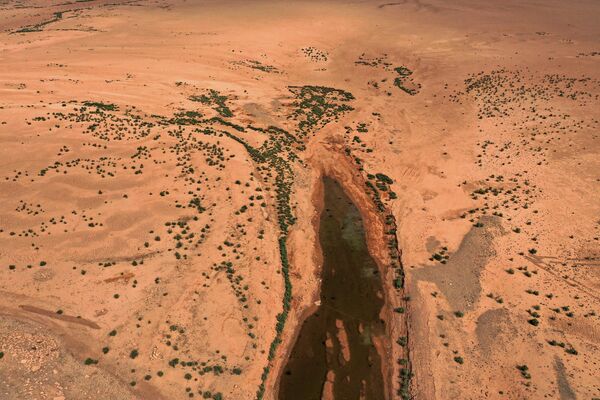 نمای هوایی از بقایای دریاچه حمرین در استان دیالی عراق - اسپوتنیک ایران  