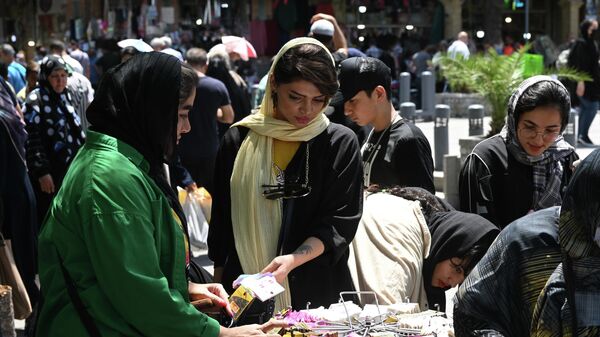 Люди на Большом базаре в Тегеране - اسپوتنیک ایران  