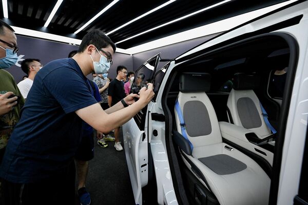 بایدو( Baidu)، یکی از غول های فناوری چینی، می گوید نسل بعدی تاکسی های خودران این شرکت قابلیت های یک راننده ی ماهر با ۲۰ سال تجربه را خواهد داشت. - اسپوتنیک ایران  
