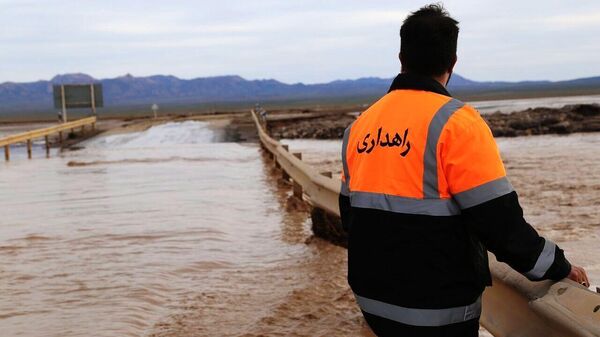 مبارزه با عواقب سیل در مناطق مختلف ایران - اسپوتنیک ایران  