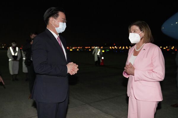جوزف وو وزیر امور خارجه تایوان از نانسی پلوسی رئیس مجلس نمایندگان آمریکا در تایپه استقبال کرد - اسپوتنیک ایران  