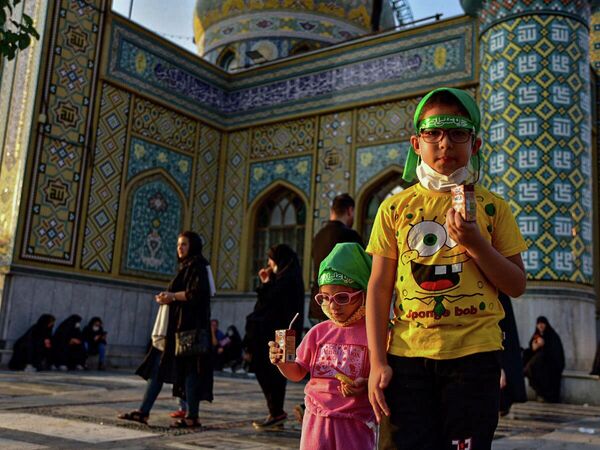 مراسم شیرخوارگان حسینی در امامزاده پنج تن تهران - اسپوتنیک ایران  
