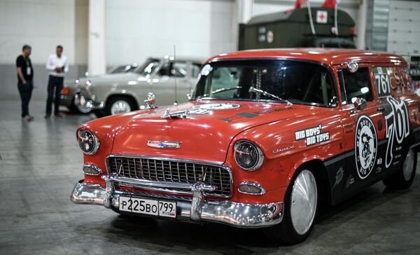 ماشین شورولت بل ایر 1955 در سی و دومین نمایشگاه خودروهای قدیمی و عتیقه &quot;گالری اولدتایمر 2022&quot; مسکو. - اسپوتنیک ایران  