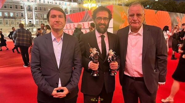 بهروز شعیبی، پس از دریافت جایزه بزرگ جشنواره بین المللی فیلم مسکو - اسپوتنیک ایران  