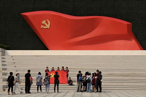 دانش‌آموزان در 4 سپتامبر 2022 در موزه حزب کمونیست چین در پکن - اسپوتنیک ایران  