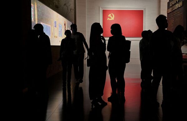 بازدید کنندگان از موزه حزب کمونیسم در چین - اسپوتنیک ایران  