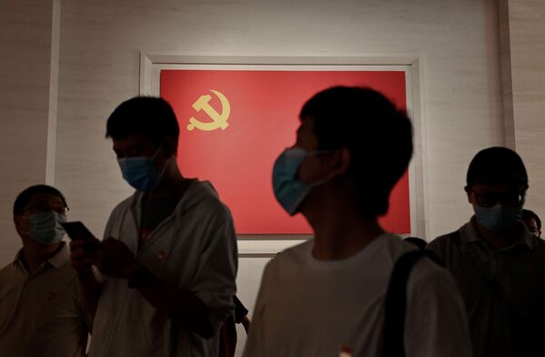 مردم از موزه حزب کمونیست چین در پکن در 4 سپتامبر 2022 بازدید می کنند.  - اسپوتنیک ایران  