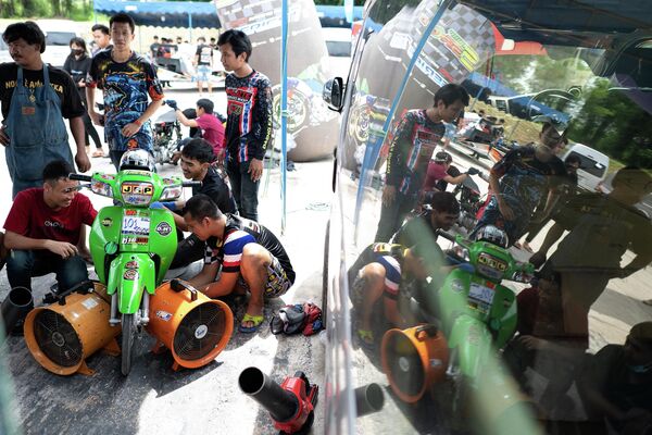 مسابقات مهیج موتور سواری خیابانی در تایلند - اسپوتنیک ایران  