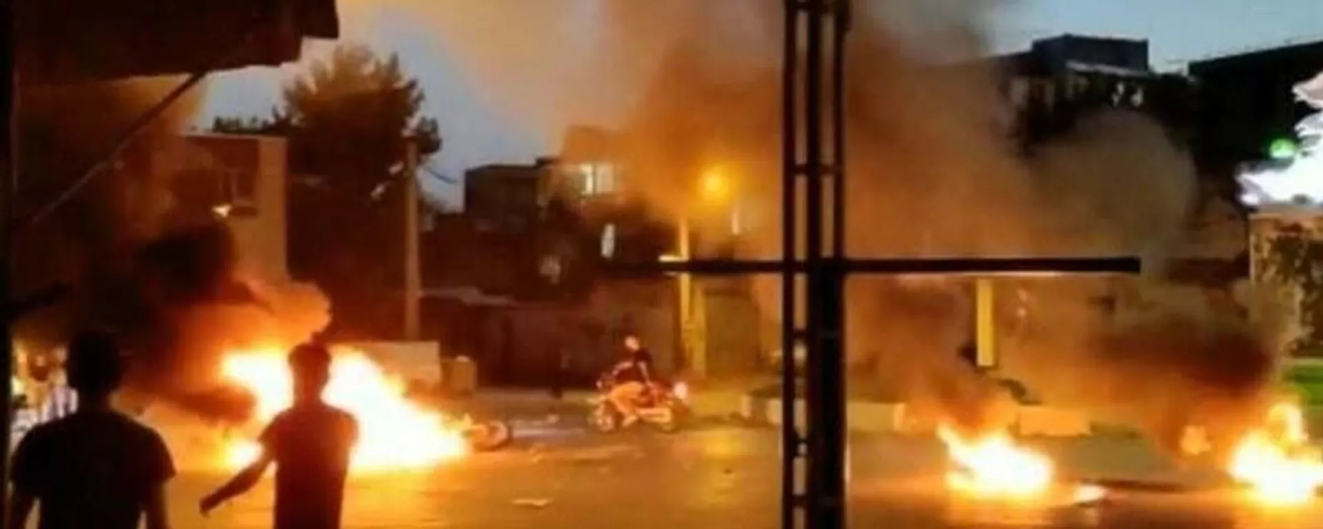 تخریب بانک، مسجد، آتش‌زدن مأمور پلیس و آمبولانس در برخی از شهرهای ایران - اسپوتنیک ایران  , 1920, 21.09.2022