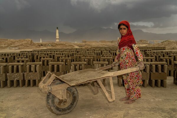 هر روز تعداد کودکان کار در افغانستان رو به افزایش است - اسپوتنیک ایران  