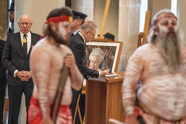 مراسمی به مناسبت درگذشت الیزابت دوم - اسپوتنیک ایران  