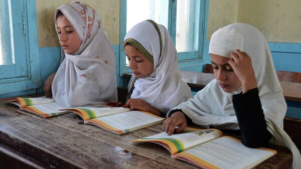 کلاس درس صبحگاهی دختران افغان - اسپوتنیک ایران  