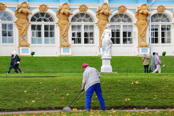 کاخ کاترین قصر تابستانی متعلق به کاترین اول، همسر پتر کبیر، یکی از دیدنی‌های سنت پترزبورگ و جاذبه‌های روسیه در محلی به نام تزارسکویه سلو (Tsarskoye Selo) به معنی دهکده تزارها قرار دارد، - اسپوتنیک ایران  