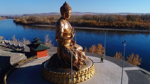 Самая высокая в России статуя Будды Шакьямуни у подножия горы Хавырга в России - اسپوتنیک ایران  