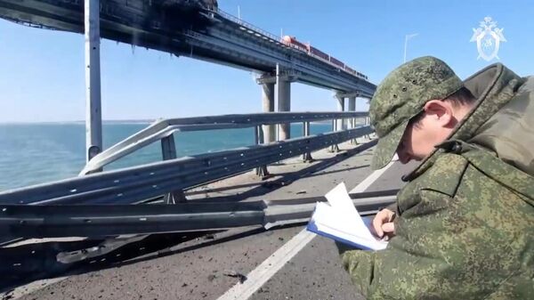 Сотрудники СК РФ проводят следственные действия на Крымском мосту - اسپوتنیک ایران  