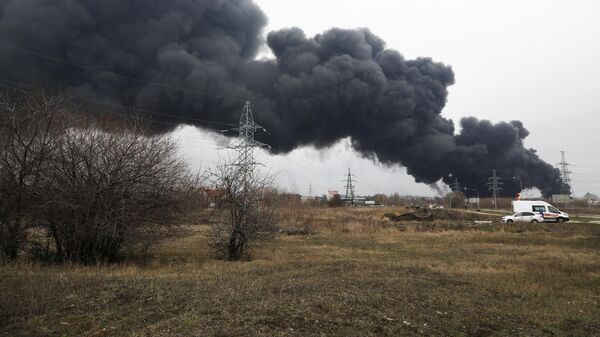 Столб дыма от пожара на нефтебазе в Белгороде - اسپوتنیک ایران  