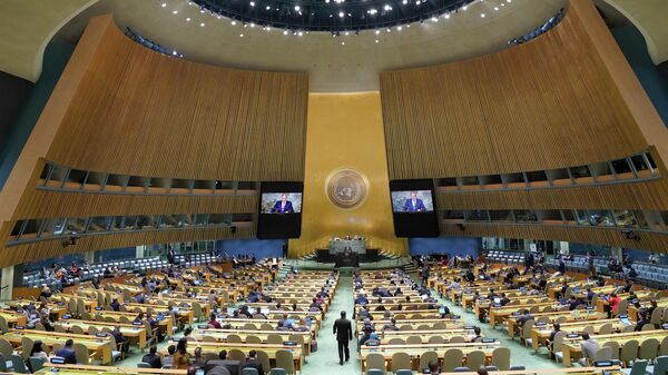 Министр иностранных дел России Сергей Лавров выступает на 77-й сессии Генеральной Ассамблеи Организации Объединенных Наций в штаб-квартире ООН в Нью-Йорке - اسپوتنیک ایران  