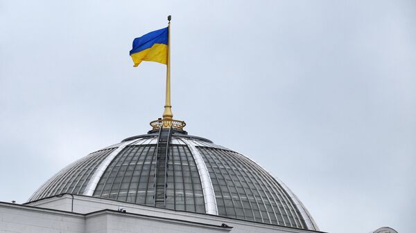 Государственный флаг Украины на здании Верховной рады в Киеве - اسپوتنیک ایران  