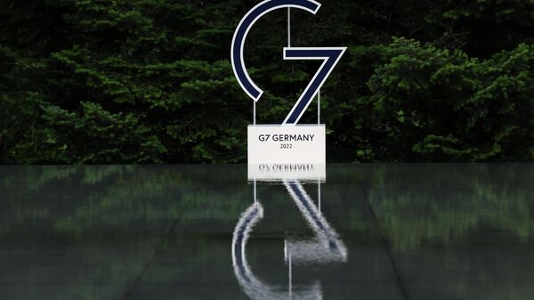Логотип G7 на баварском курорте в замке Шлосс-Эльмау, Германия - اسپوتنیک ایران  
