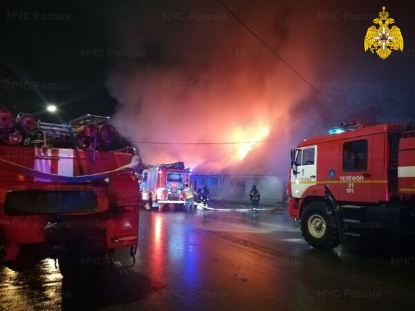 آتش سوزی بزرگی در کافه &quot;پولیگون&quot; در کاستروما در شب شنبه 5 نوامبر رخ داد. 250 نفر از ساختمان کافه تخلیه شدند. بر اساس اطلاعات اولیه، بر اثر آتش سوزی در این کافه، 13 نفر جان باختند و 4 نفر مجروح شدند. - اسپوتنیک ایران  