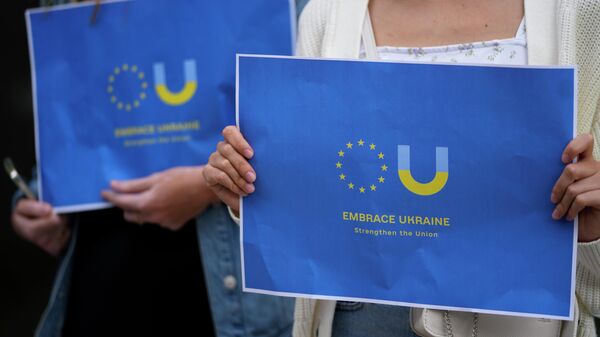 На митинге в поддержку вступления Украины в Европейский союз в Лиссабоне  - اسپوتنیک ایران  