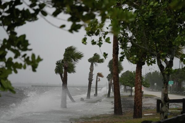 شدت طوفان &quot;نیکول&quot; در ساحل جنسن، فلوریدا.  - اسپوتنیک ایران  