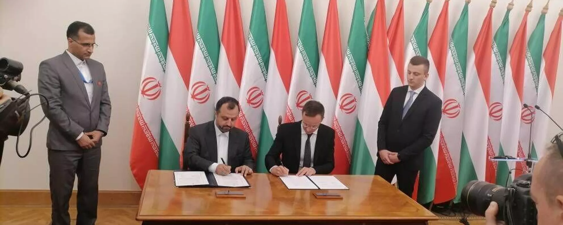 امضای سند همکاری ایران و مجارستان - اسپوتنیک ایران  , 1920, 18.11.2022