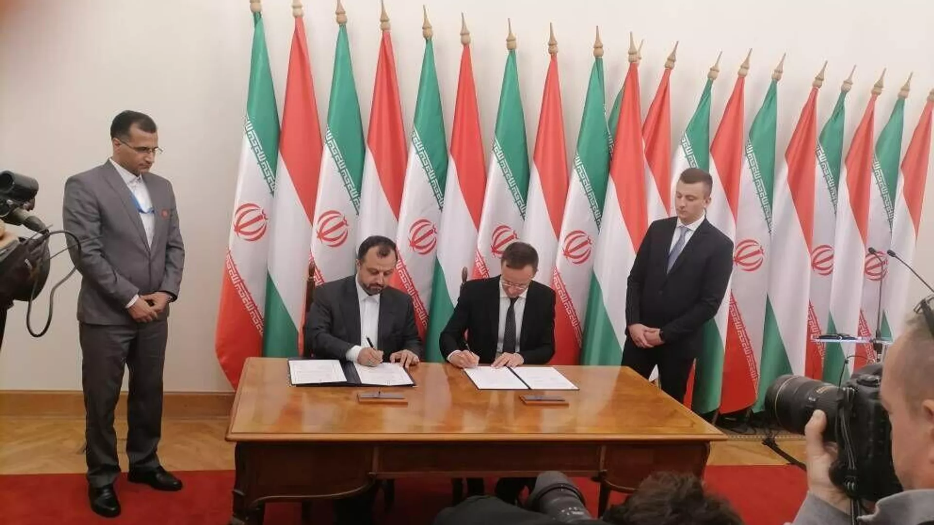 امضای سند همکاری ایران و مجارستان