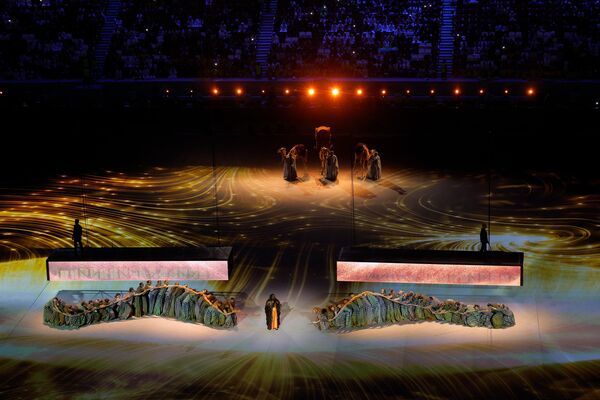 رقصندگان در مراسم افتتاحیه جام جهانی فوتبال قطر 2022 در ورزشگاه البیت در الخور، شمال دوحه20 نوامبر 2022 - اسپوتنیک ایران  