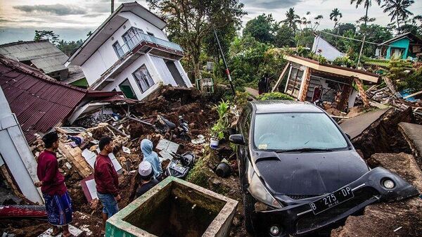 شمار کشته‌شدگان زلزله اندونزی به ۲۷۱ نفر رسید  - اسپوتنیک ایران  