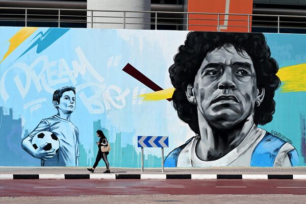 دیوارنگاری مارادونا، فوتبالیست افسانه ای برای جام جهانی فوتبال 2022 در دوحه - اسپوتنیک ایران  
