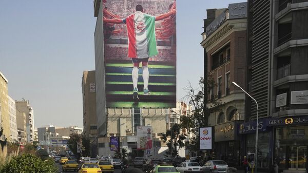 Граффити к ЧМ-2022 по футболу в Тегеране  - اسپوتنیک ایران  