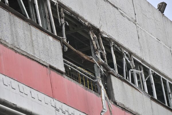  ساختمان آسیب دیده  واحد 5، پس از گلوله باران اخیر نیروهای مسلح اوکراین - اسپوتنیک ایران  