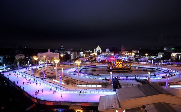 در 25 نوامبر، افتتاحیه فصل زمستان و پیست اسکیت در «ودنخا» مسکو برگزار شد. - اسپوتنیک ایران  