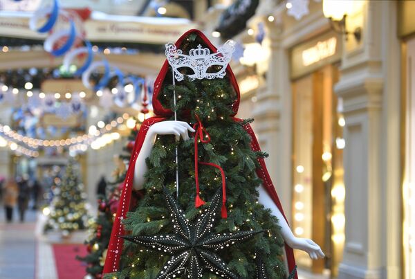  درخت کاج و تزیینات سال نو در &quot;گوم&quot; مسکو - اسپوتنیک ایران  