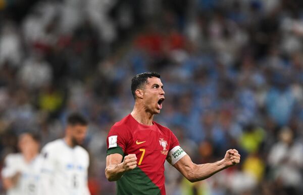 کریستیانو رونالدو پرتغالی در دیدار مرحله گروهی جام جهانی بین پرتغال و اروگوئه گلزنی کرد - اسپوتنیک ایران  