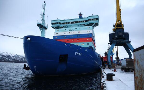 کشتی یخ شکن اتمی طرح 22220 &quot;اورال&quot; در بندر مورمانسک روسیه - اسپوتنیک ایران  