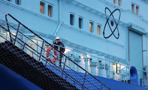 کشتی یخ شکن اتمی طرح 22220 &quot;اورال&quot; در بندر مورمانسک روسیه - اسپوتنیک ایران  