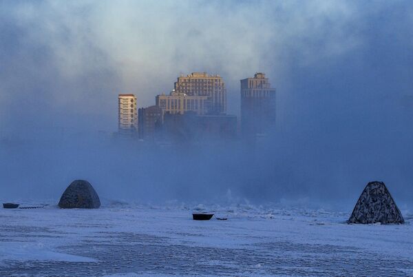چادرهای ماهیگیران روی یخ رودخانه اوب در نووسیبیرسک در دمای -35 درجه 26 تا 27 نوامبر 2022 - اسپوتنیک ایران  