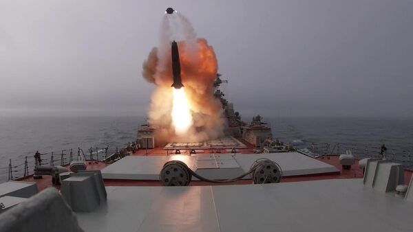 Пуск противокорабельной крылатой ракеты П-700 Гранит с корабля Северного флота - اسپوتنیک ایران  