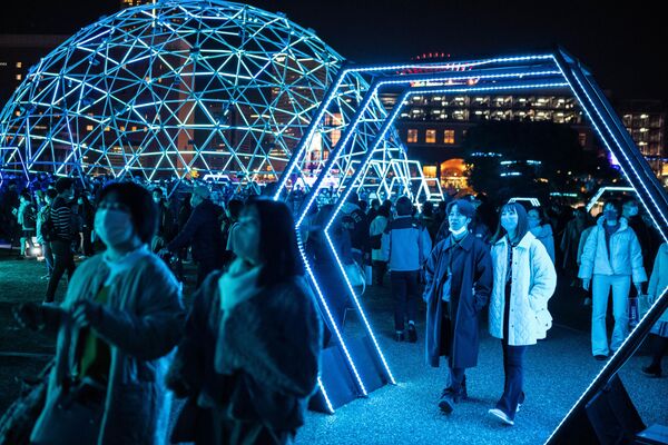بازدید عموم از یک رویداد هنری در یوکوهاما10 دسامبر 2022 - اسپوتنیک ایران  