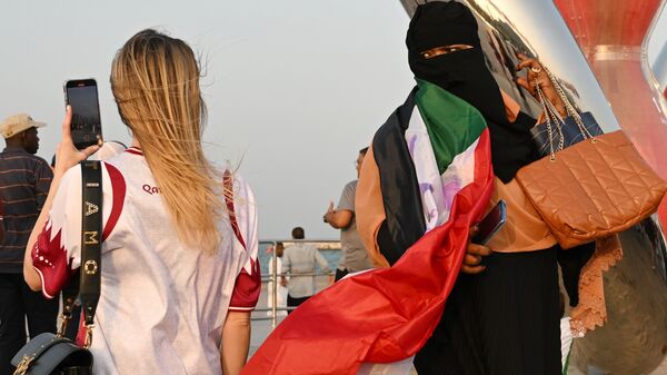 هواداران فوتبال با پرچم فلسطین در جام جهانی قطر 2022 - اسپوتنیک ایران  