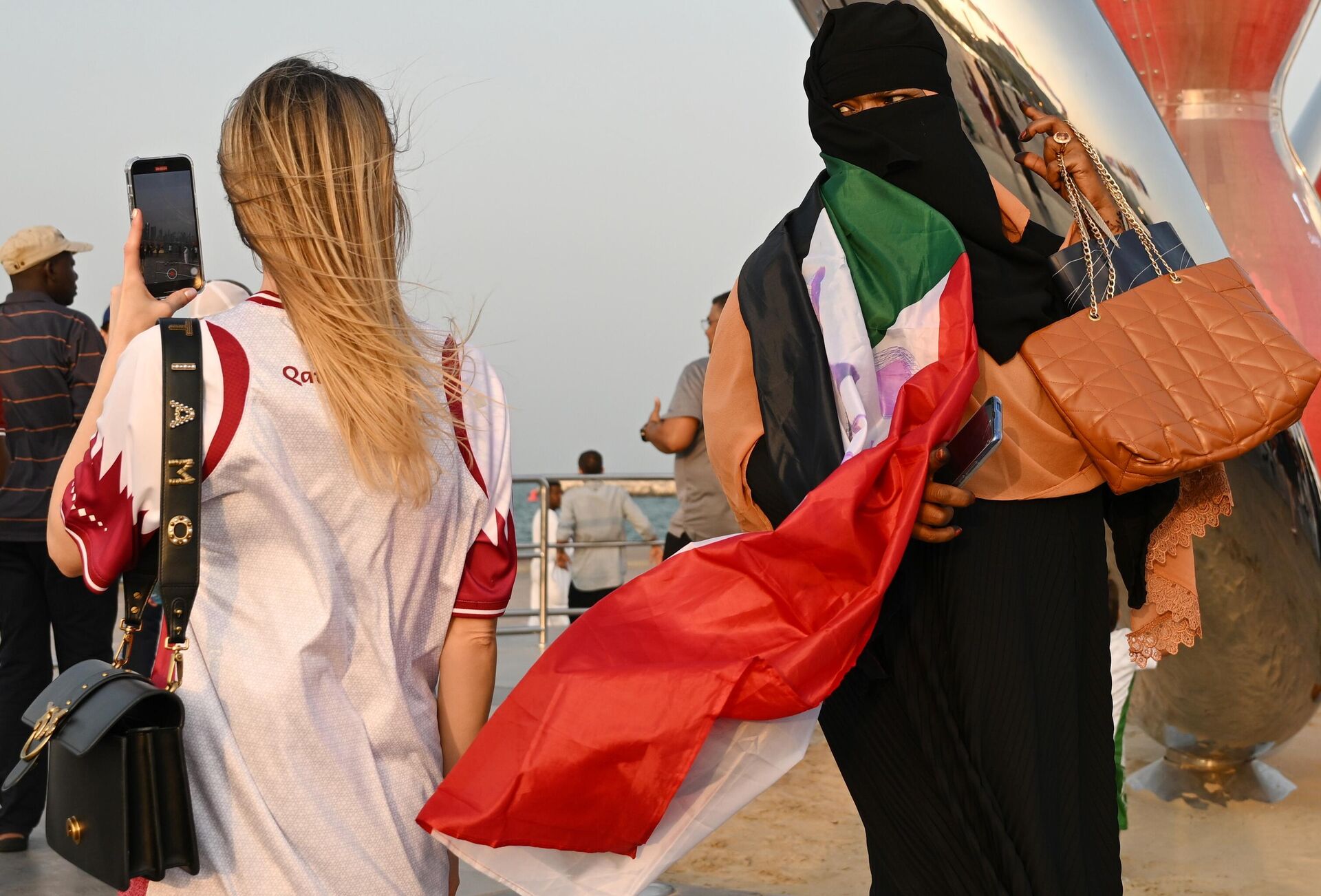 هواداران فوتبال با پرچم فلسطین در جام جهانی قطر 2022 - اسپوتنیک ایران  , 1920, 16.12.2022